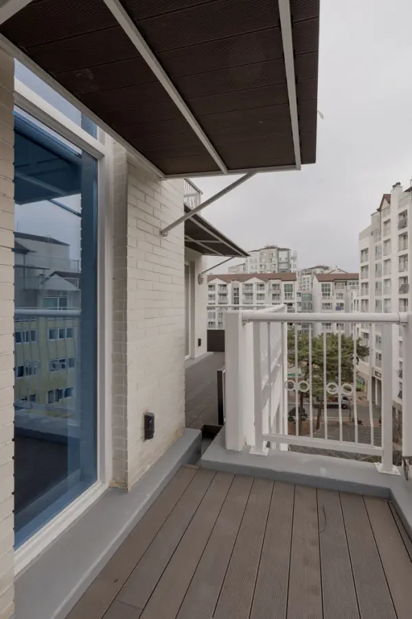 시원한 조망의 펜트하우스 테라스 발코니